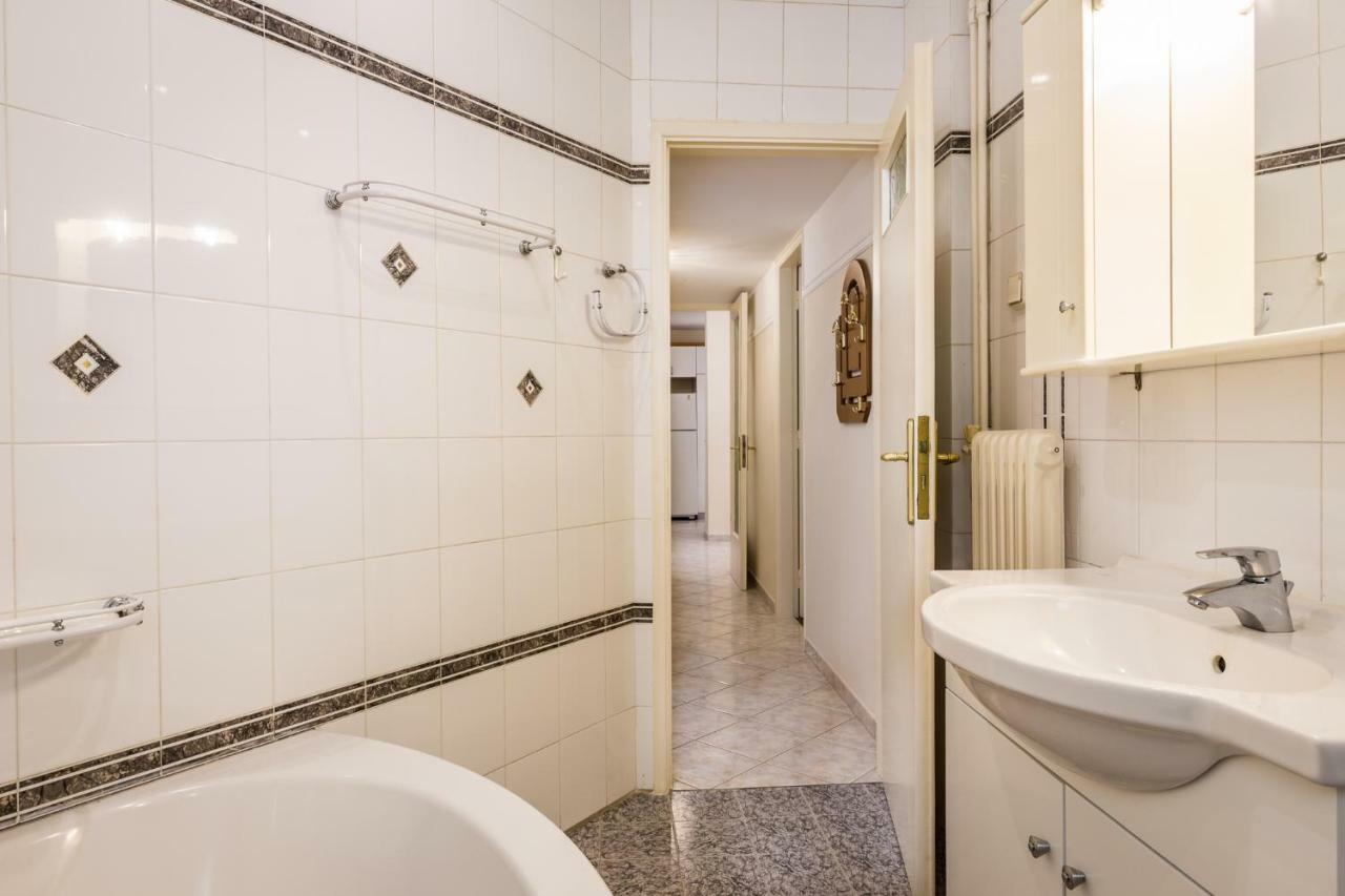 Classy 2 Bedroom Apartment Near Acropolis & Metro Atina Dış mekan fotoğraf